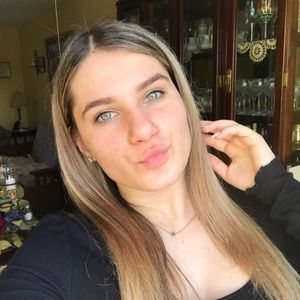 Meet your Posher, Stefanie